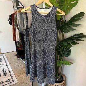 💙🤍 H&M Navy & White Geo Dress M | Soft Stretchy Sleeveless Sundress